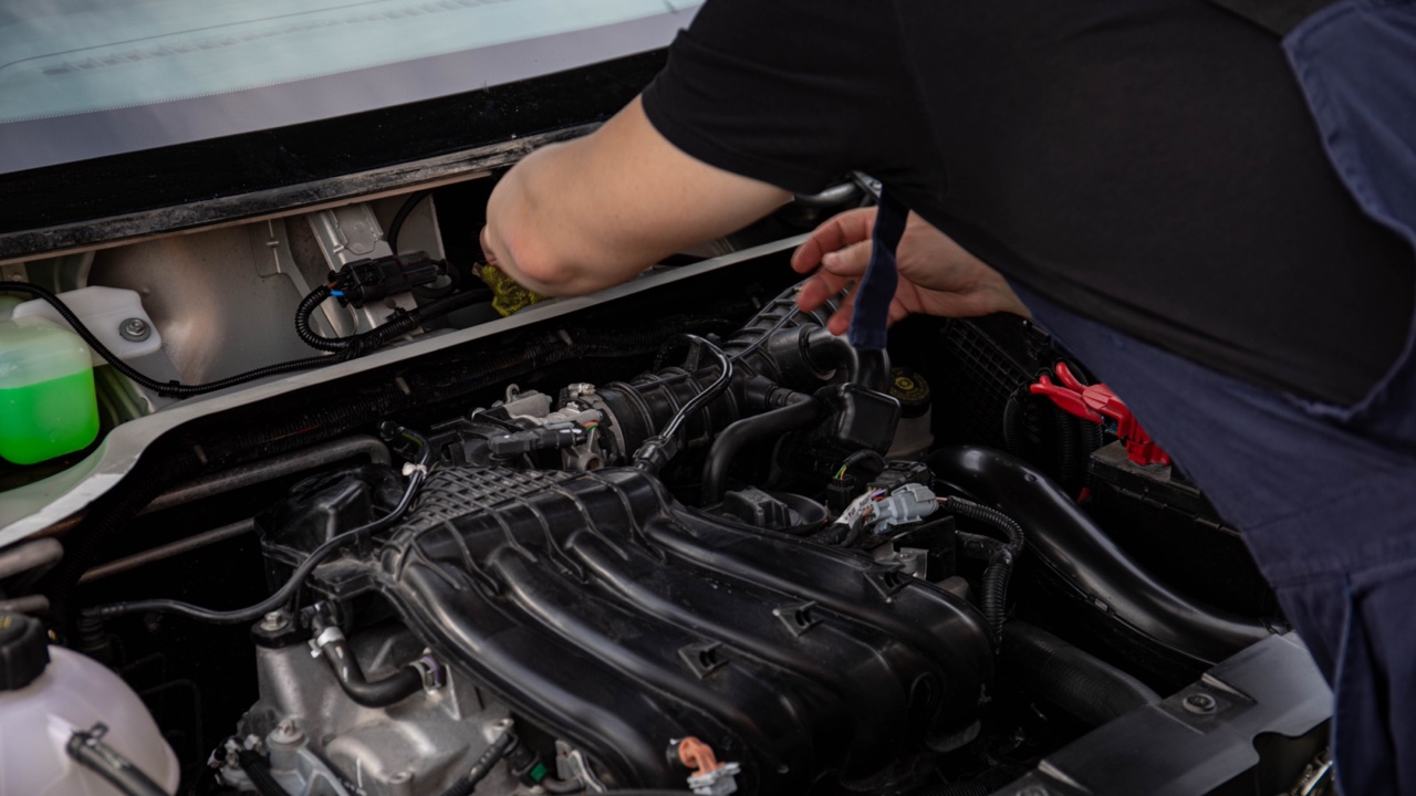 What Separates a Professional Scan Tool from a Generic OBD Reader